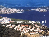 Trogir jest położony 20 km od Splitu. Chorwacja. Trogir to stare malownicze miasto śr&oacute;dziemnomorskie, położone na wyspie. Zabytkowa star&oacute;wka z katedrą św. Lovro z romańskim porta