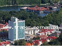 Heviz, węgierskie H&eacute;viz położone jest 6 km od zabytkowego uniwersyteckiego miasta Keszthely, p&oacute;łnocnego brzegu Balatonu, blisko granicy z Austrią. H&eacute;viz to spokojna miejscowo