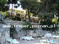 Trogir jest położony 20 km od Splitu. Chorwacja. Trogir to stare malownicze miasto śr&oacute;dziemnomorskie, położone na wyspie. Zabytkowa star&oacute;wka z katedrą św. Lovro z romańskim porta