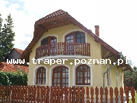 Balaton to największe jezioro w Europie Środkowej. Latem szybko się nagrzewa do temperatury 21-28&deg;C. Średnia głębokość 4 m. Południowy brzeg jest płytszy i można spacerować daleko w je