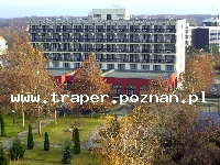 Hajduszoboszl&oacute; tutaj znajduje się największy w Europie kompleks wodny Hungarospa. Olbrzymie kąpielisko z wieloma basenami termalnymi, z falami, rekreacyjnymi, pływackimi, basenami leczniczy