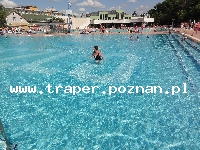 Hajduszoboszl&oacute; tutaj znajduje się największy w Europie kompleks wodny Hungarospa. Olbrzymie kąpielisko z wieloma basenami termalnymi, z falami, rekreacyjnymi, pływackimi, basenami leczniczy