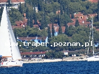 Trogir jest położony 20 km od Splitu. Chorwacja. Trogir to stare malownicze miasto śr&oacute;dziemnomorskie, położone na wyspie. Zabytkowa star&oacute;wka z katedrą św. Lovro z romańskim porta