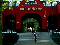 Hajduszoboszl&oacute; tutaj znajduje się największy w Europie kompleks wodny Hungarospa. Olbrzymie kąpielisko z wieloma basenami termalnymi, z falami, rekreacyjnymi, pływackimi, basenami leczniczy