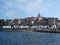 Korcula - wyspa słońca, wina i bogatej historii, to najbardziej śr&oacute;dziemnomorska wyspa Dalmacji, z niej pochodził Marco Polo. Miasteczko Korcula rozwijało się przez wiele lat. Do dzisiaj 