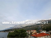 Podgora jest położona w południowej części Chorwacji, w Dalmacji, 10 km od Makarskiej. Znajduje się na Riwierze Makarskiej. Na turyst&oacute;w czekają malownicze plaże, krystalicznie czysta wo