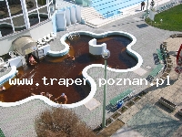 Hajduszoboszl&oacute; tutaj znajduje się największy w Europie kompleks wodny Hungarospa. Olbrzymie kąpielisko z wieloma basenami termalnymi, z falami, rekreacyjnymi, pływackimi, basenami leczniczy