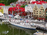 Billund to miasto położone w Danii, gdzie powstała firma zabawkarska Lego, założona przez Ole Kirk Christiansena. Tuta załozono r&oacute;wnież pierwszy park rozrywki Legoland, wesołe miasteczk