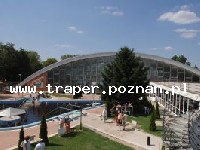 Hajduszoboszl&oacute; tutaj znajduje się największy w Europie kompleks wodny Hungarospa. Olbrzymie kąpielisko z wieloma basenami termalnymi, z falami, rekreacyjnymi, pływackimi, basenami leczniczy