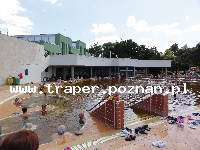 Hajduszoboszl&oacute; tutaj znajduje się największy w Europie kompleks wodny Hungarospa. Olbrzymie kąpielisko z wieloma basenami termalnymi, z falami, rekreacyjnymi, pływackimi, basenami leczniczy