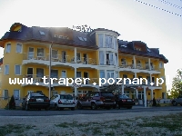 Zalakaros jest położone na południe od Balatonu blisko granicy z Austrią i Chorwacją, 30 km od miasta Balatonmariafurdo. W Zalakaros znajduje się nowoczene interesujące kąpielisko termalne. K�