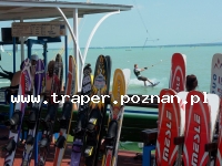 Balaton to największe jezioro w Europie Środkowej. Latem szybko się nagrzewa do temperatury 21-28&deg;C. Średnia głębokość 4 m. Południowy brzeg jest płytszy i można spacerować daleko w je