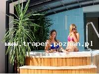 Hajduszoboszl&oacute; tutaj znajduje się największy w Europie kompleks wodny Hungarospa. Olbrzymie kąpielisko z wieloma basenami termalnymi, z falami, rekreacyjnymi, pływackimi, basenami leczniczy