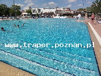 Hajduszoboszl&oacute; tutaj znajduje się największy w Europie kompleks wodny Hungarospa. Olbrzymie kąpielisko z wieloma basenami termalnymi, z falami, rekreacyjnymi, pływackimi, basenami leczniczy
